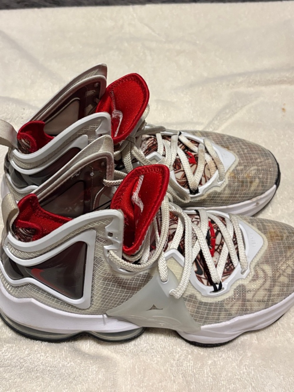 Kids Basketball Sneakers in White and Red